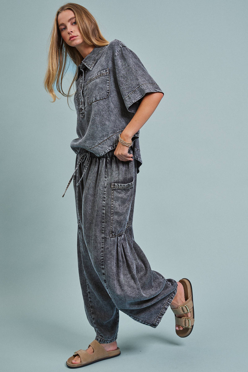 Washed Denim Utility Wide Leg Pants With Cargo Pockets