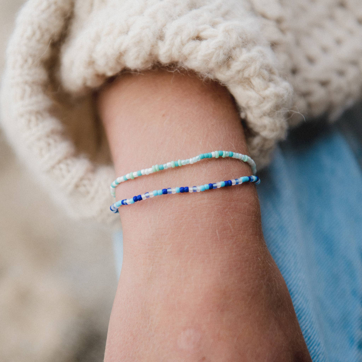 Alila Dainty Beaded Bracelet, Friendship Bracelet, Summer: Black & Gold