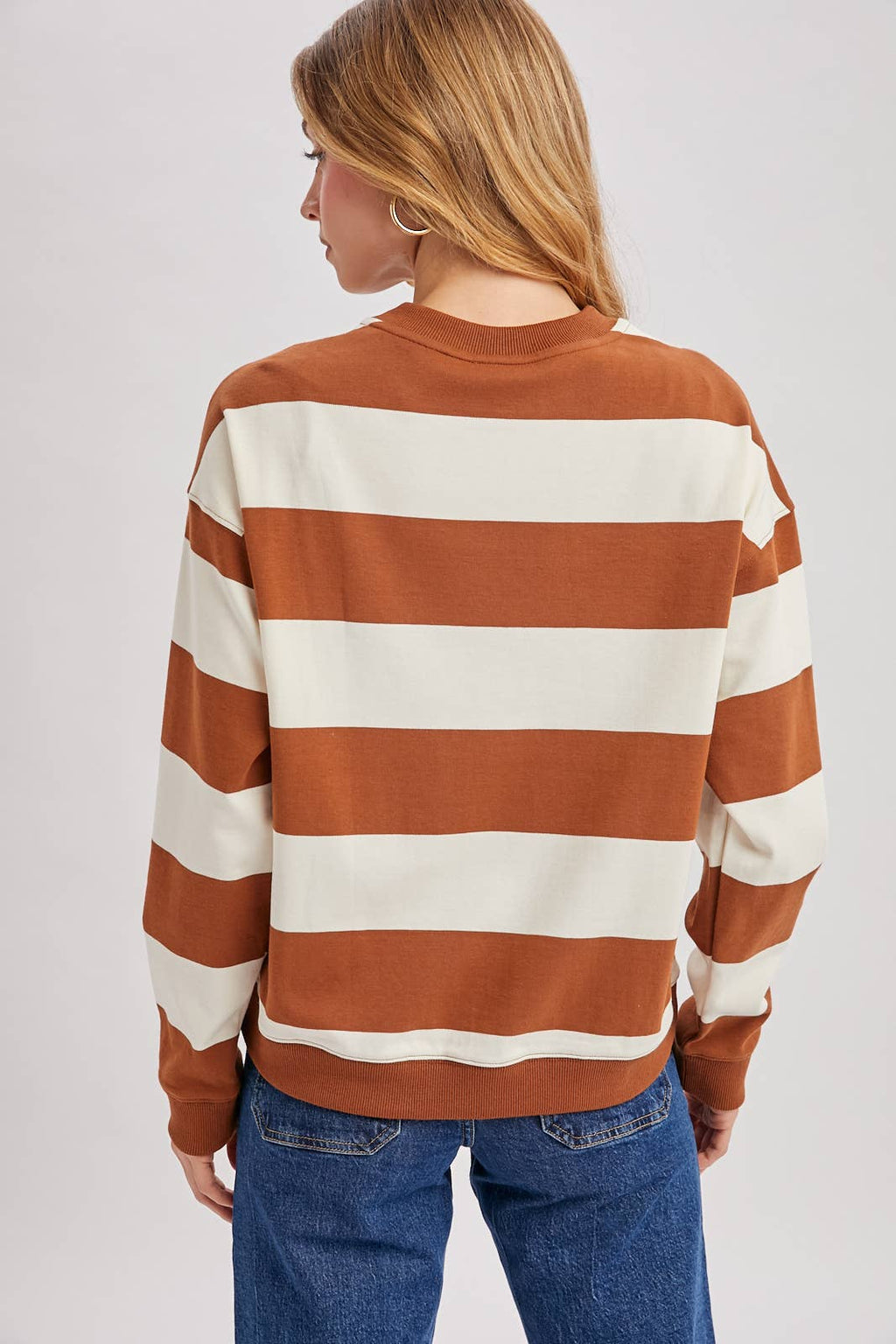 STRIPED BOXY CREW NECK KNIT SWEATSHIRT
