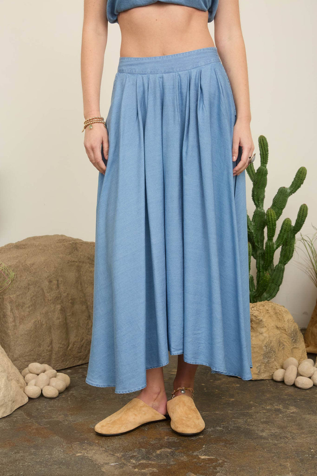 CHAMBRAY PLEATED MIDI SKIRT