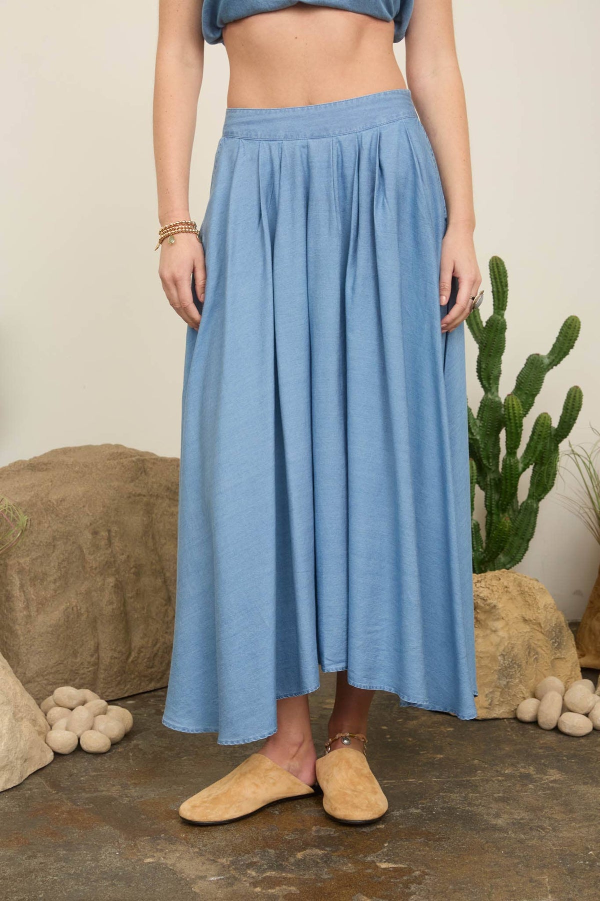 CHAMBRAY PLEATED MIDI SKIRT