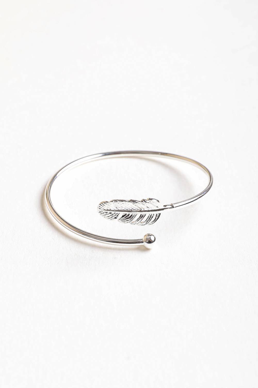 🪶  Minimalistic Feather Bracelet - Silver & Gold Modernity