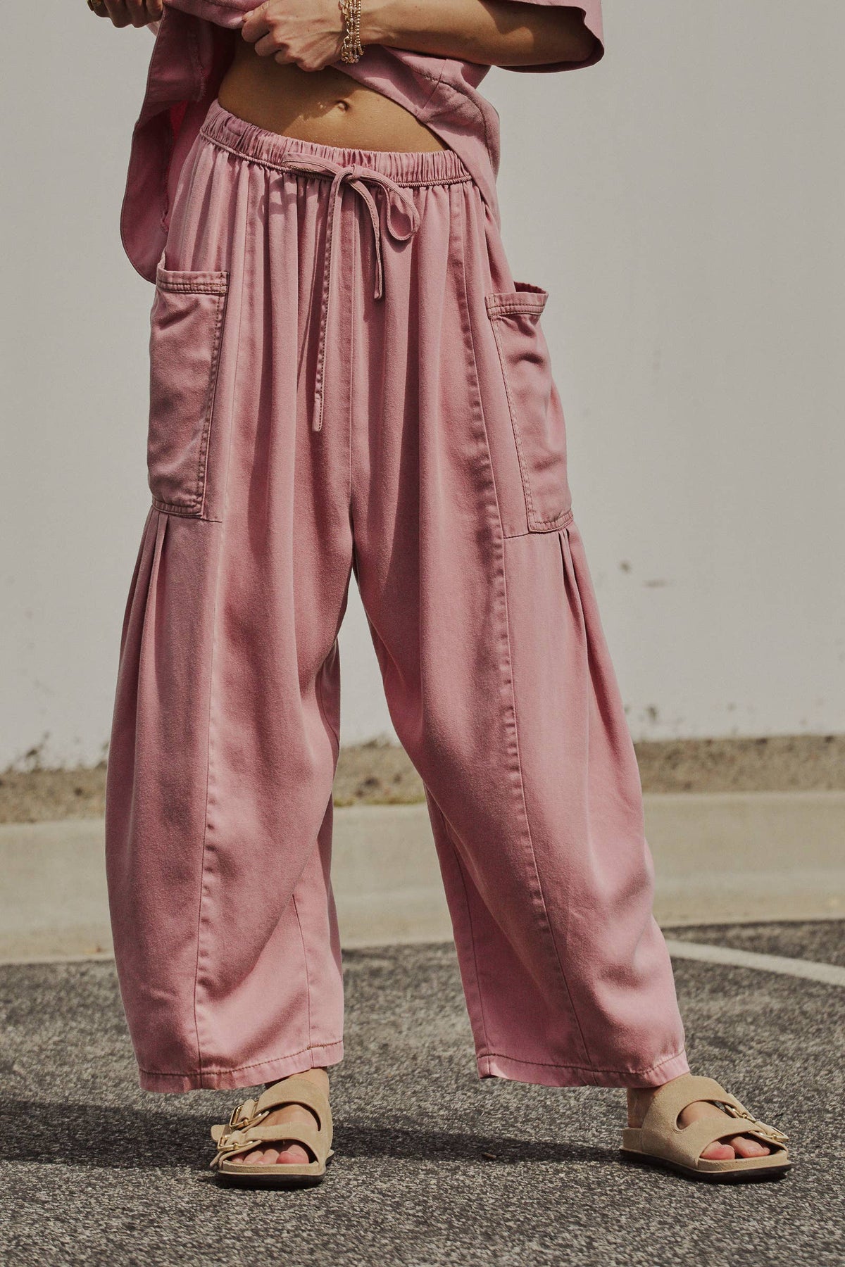 Washed Denim Utility Wide Leg Pants With Cargo Pockets