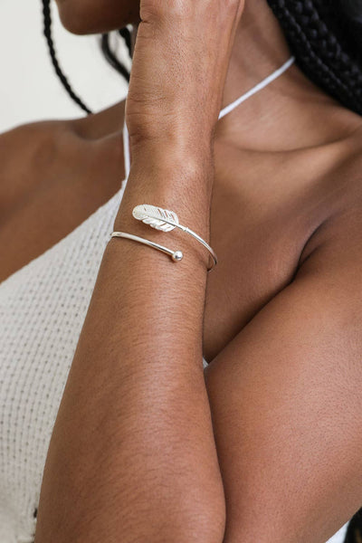 🪶  Minimalistic Feather Bracelet - Silver & Gold Modernity