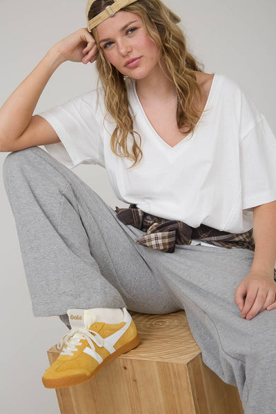 WASHED RAW EDGE V NECK SHORT SLEEVE KNIT TOP: WHITE