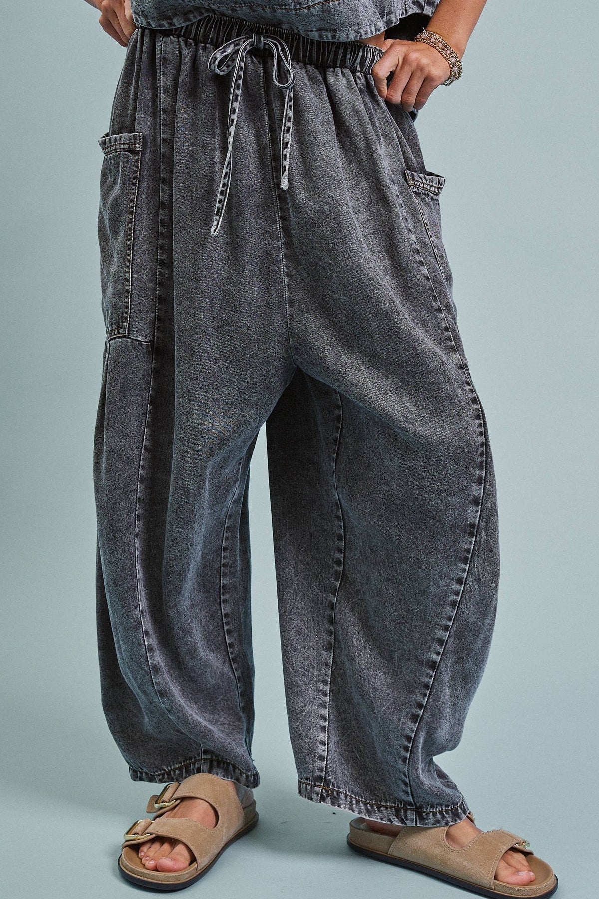 Washed Denim Utility Wide Leg Pants With Cargo Pockets