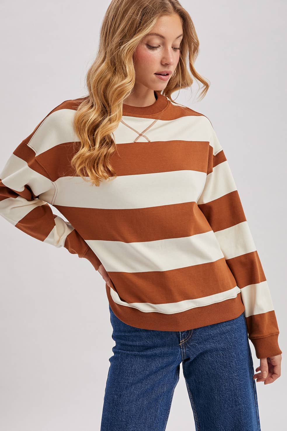 STRIPED BOXY CREW NECK KNIT SWEATSHIRT