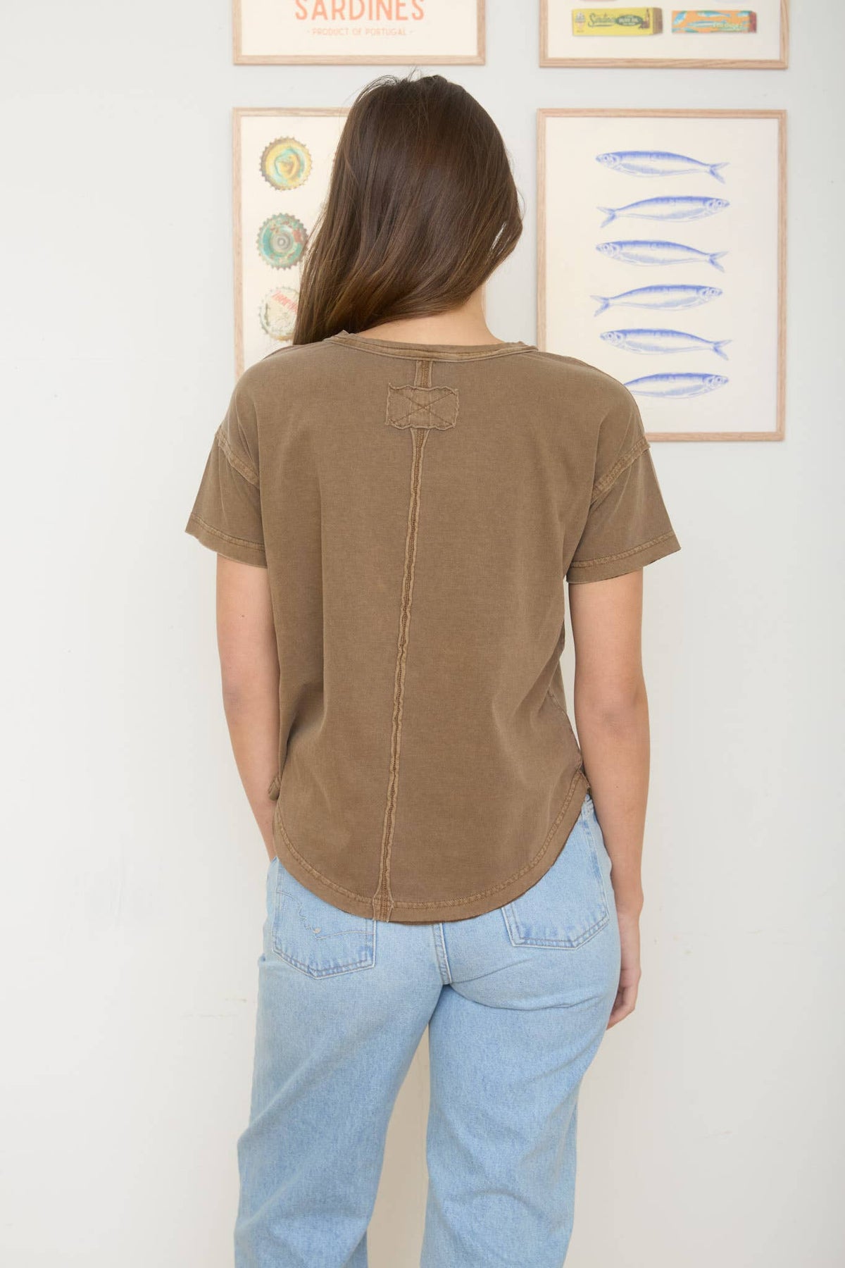 ROUND NECK SHORT SLEEVE EXPOSED SEAM KNIT TOP