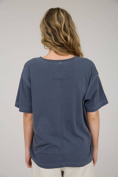 WASHED RAW EDGE V NECK SHORT SLEEVE KNIT TOP: WHITE