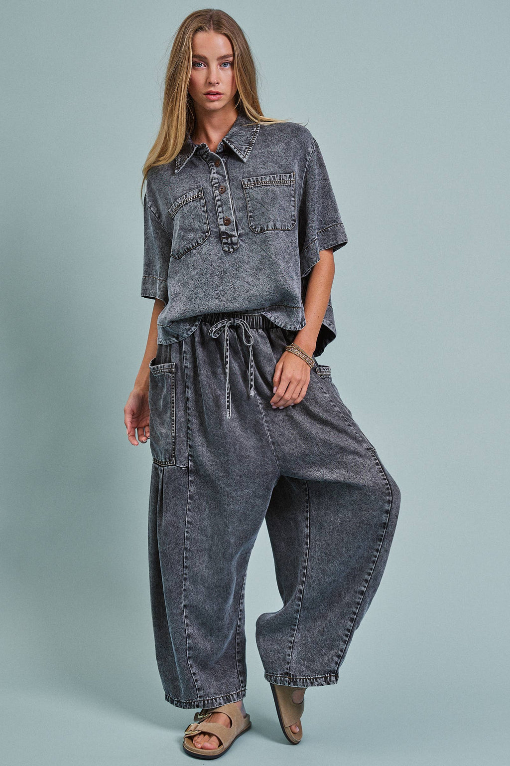 Washed Denim Utility Wide Leg Pants With Cargo Pockets