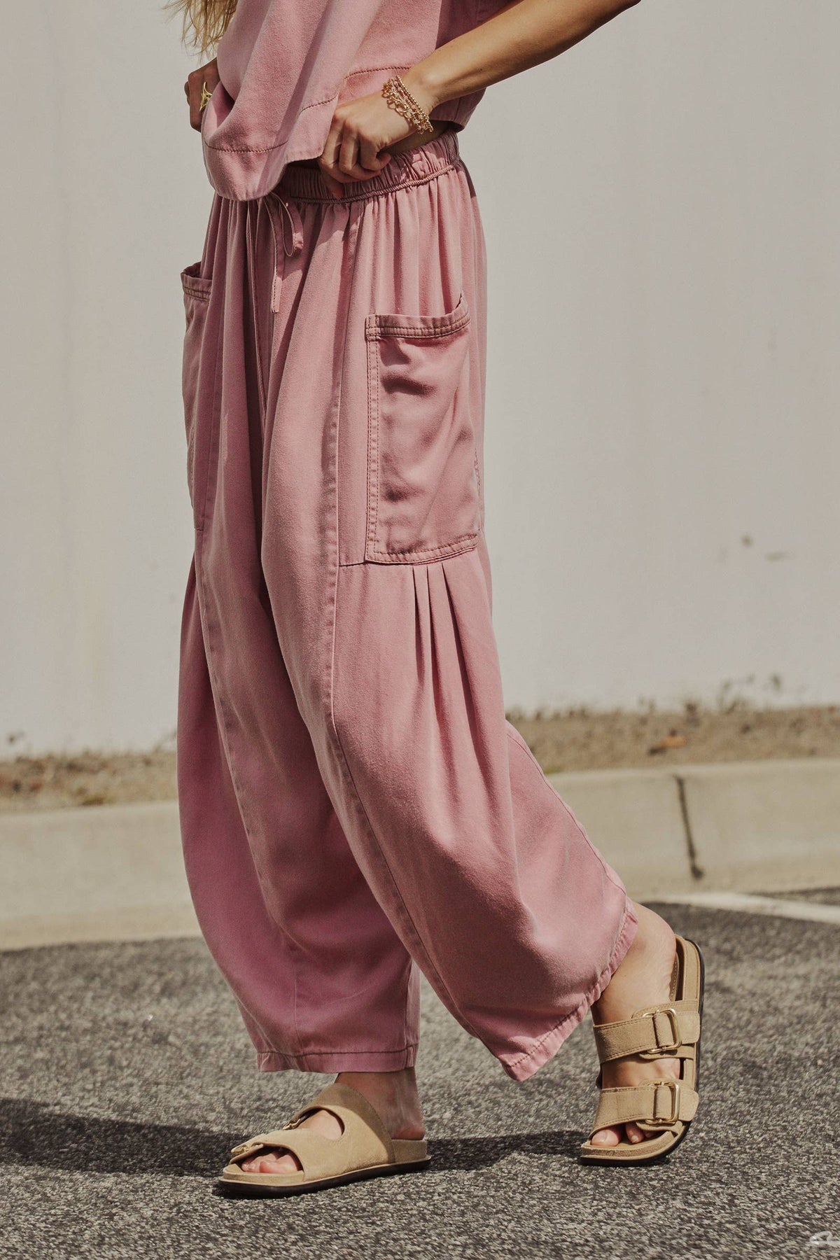 Washed Denim Utility Wide Leg Pants With Cargo Pockets