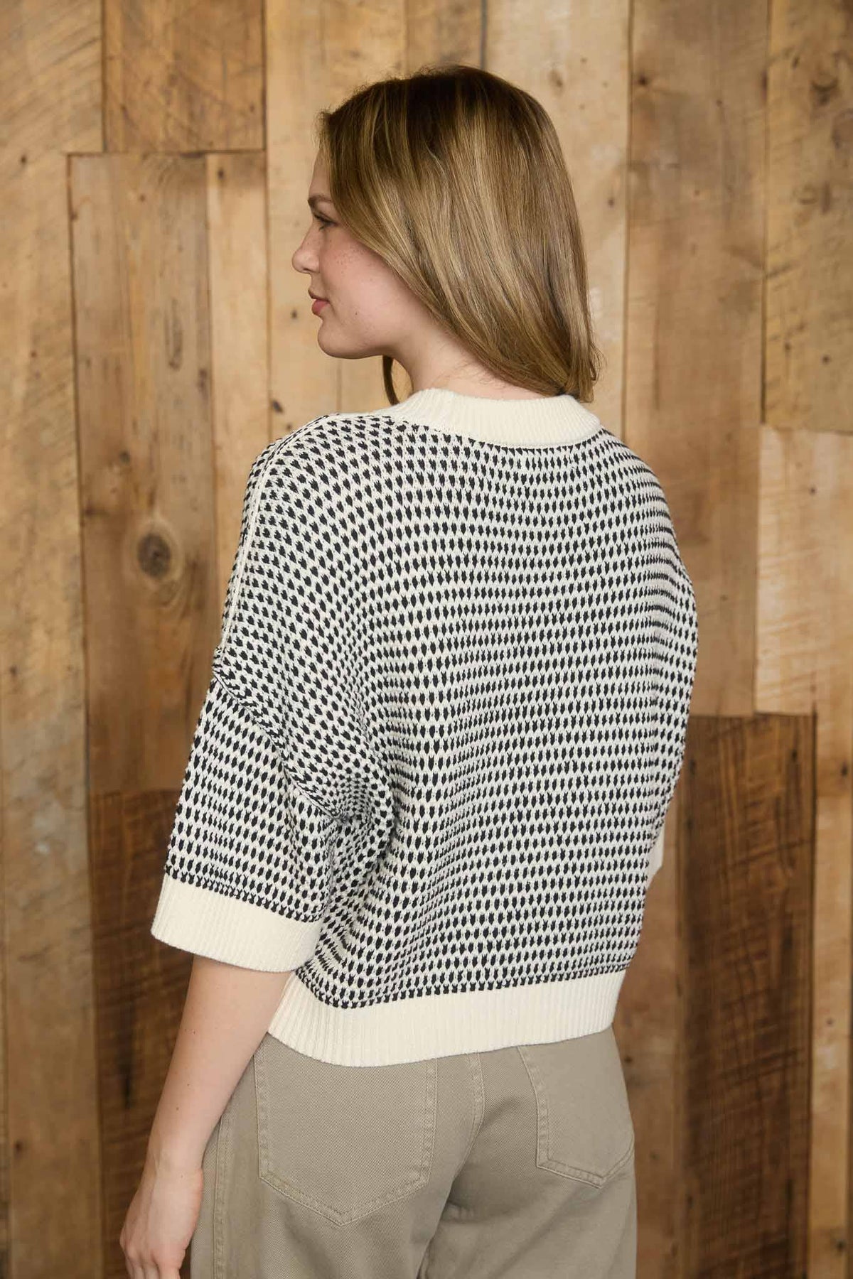MULTI-STITCH CONTRAST TRIM SHORT SLEEVE KNIT SWEATER