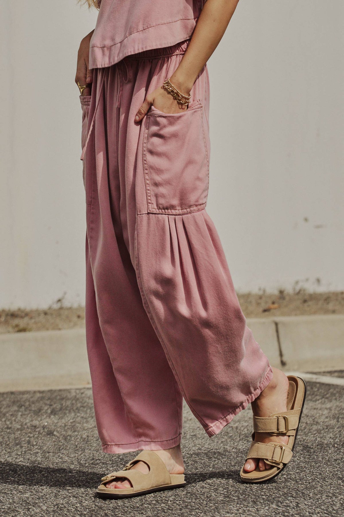 Washed Denim Utility Wide Leg Pants With Cargo Pockets