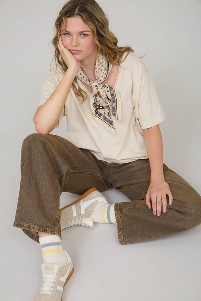 WASHED RAW EDGE V NECK SHORT SLEEVE KNIT TOP: WHITE