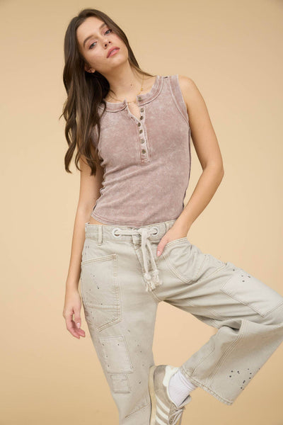 WASHED HENLEY SLEEVELESS EXPOSED SEAM KNIT TOP