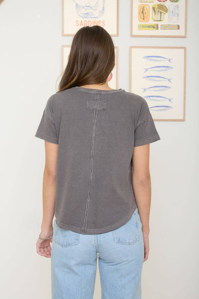 ROUND NECK SHORT SLEEVE EXPOSED SEAM KNIT TOP