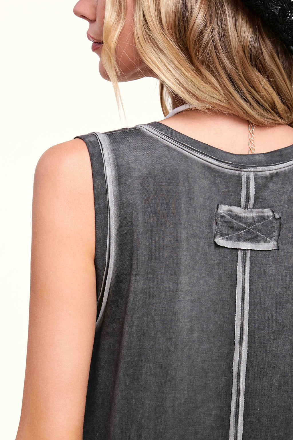 HBT7636-Dyed Fabric V-neck Raw Edge Tank Top