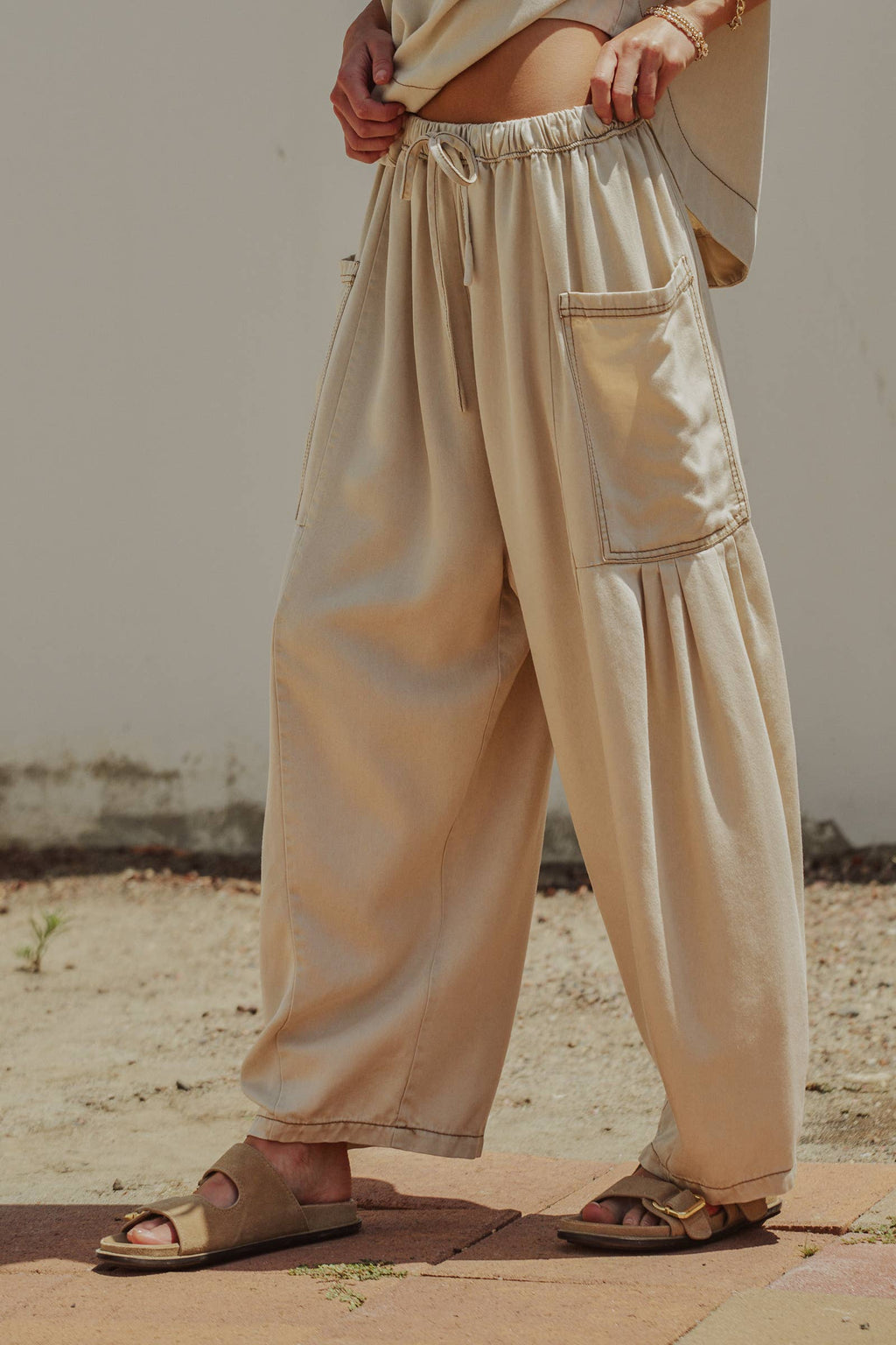 Washed Denim Utility Wide Leg Pants With Cargo Pockets