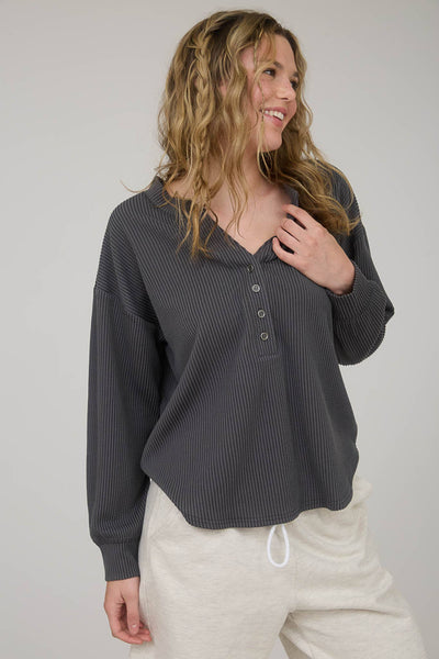 WASHED RIBBED LONG SLEEVE HENLEY KNIT TOP
