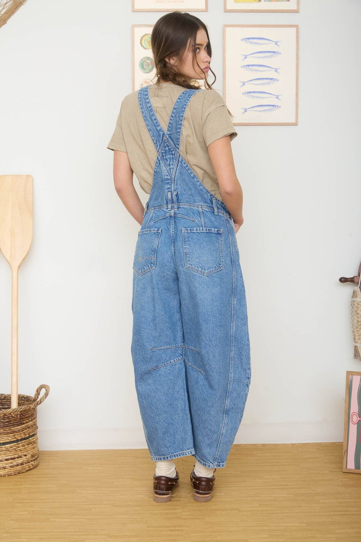 ROUND NECK SHORT SLEEVE EXPOSED SEAM KNIT TOP