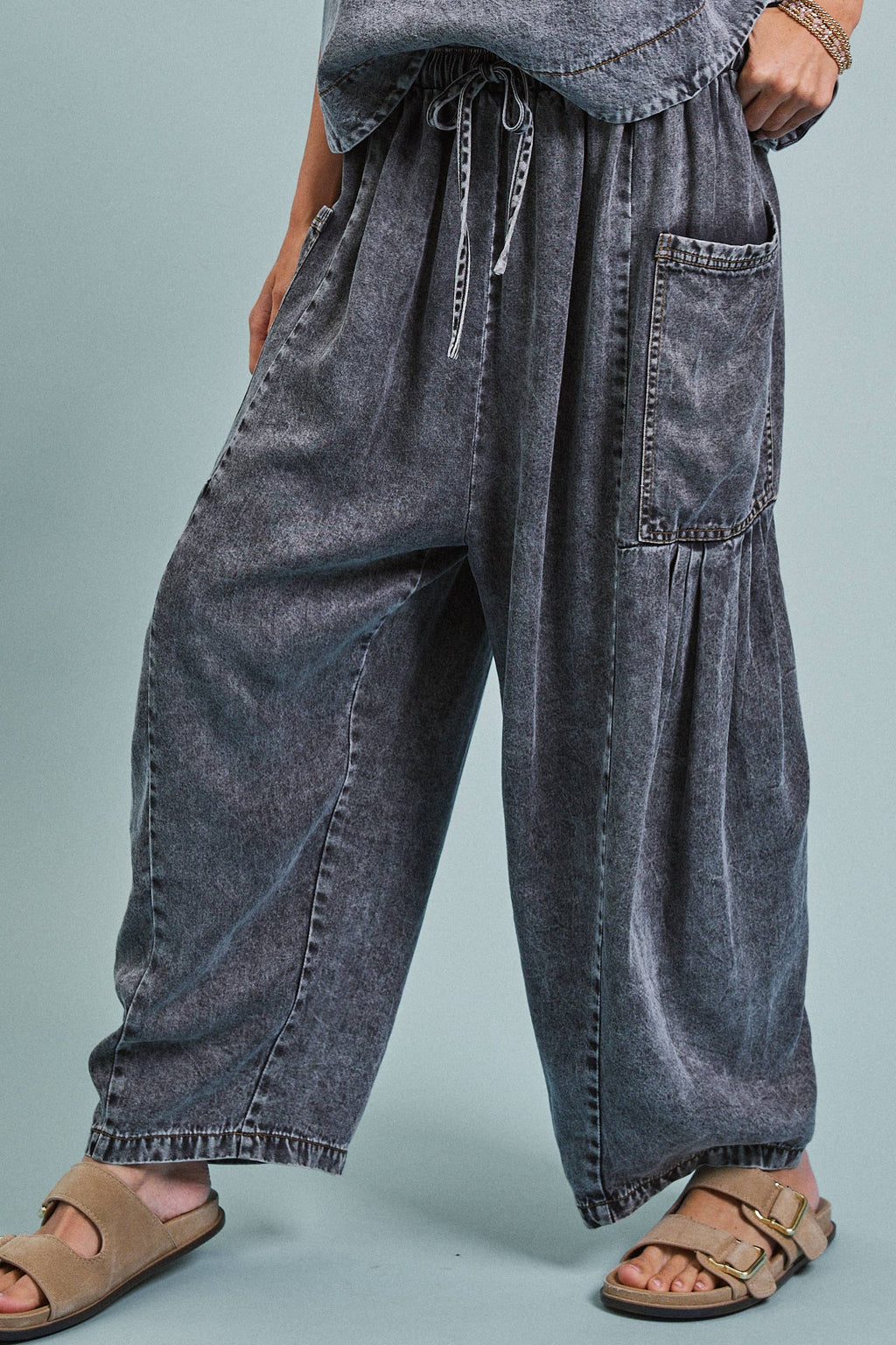 Washed Denim Utility Wide Leg Pants With Cargo Pockets