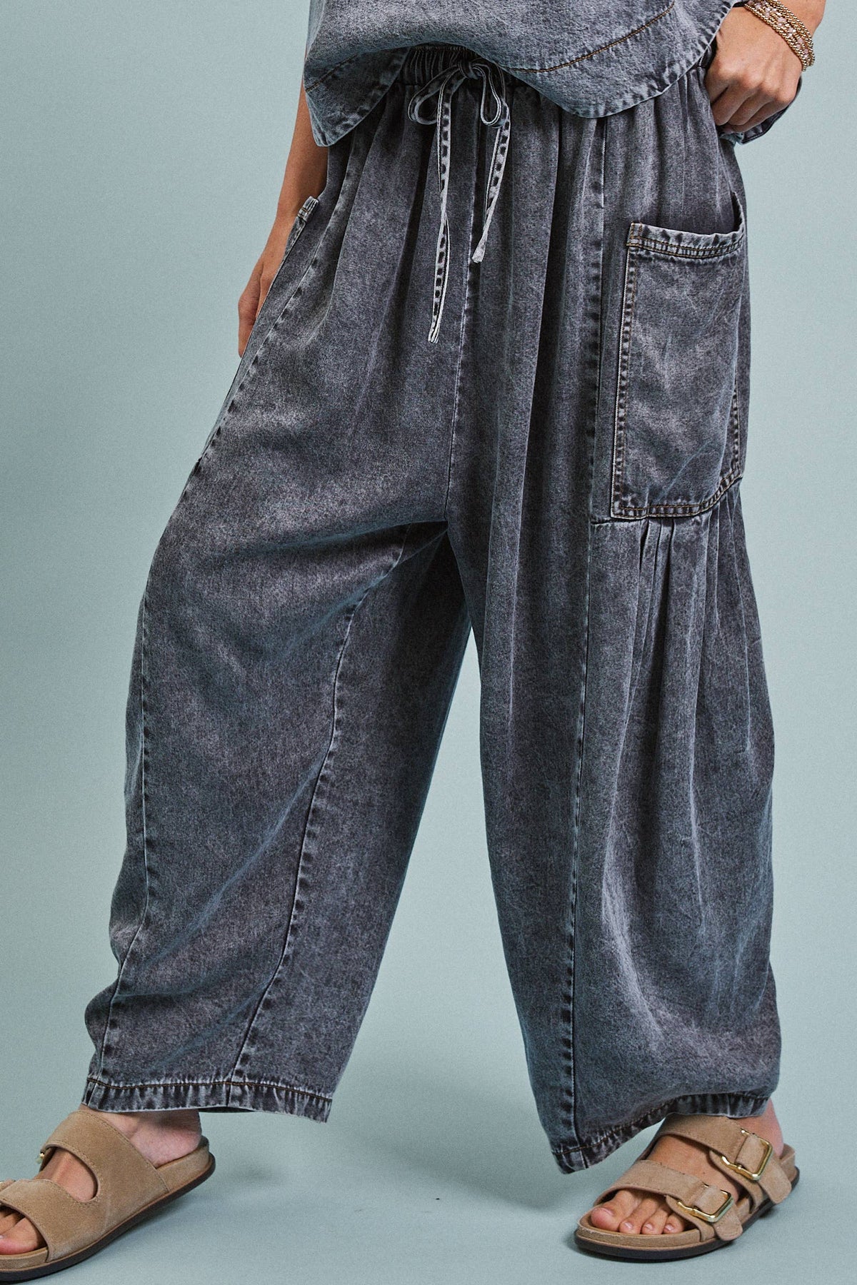 Washed Denim Utility Wide Leg Pants With Cargo Pockets