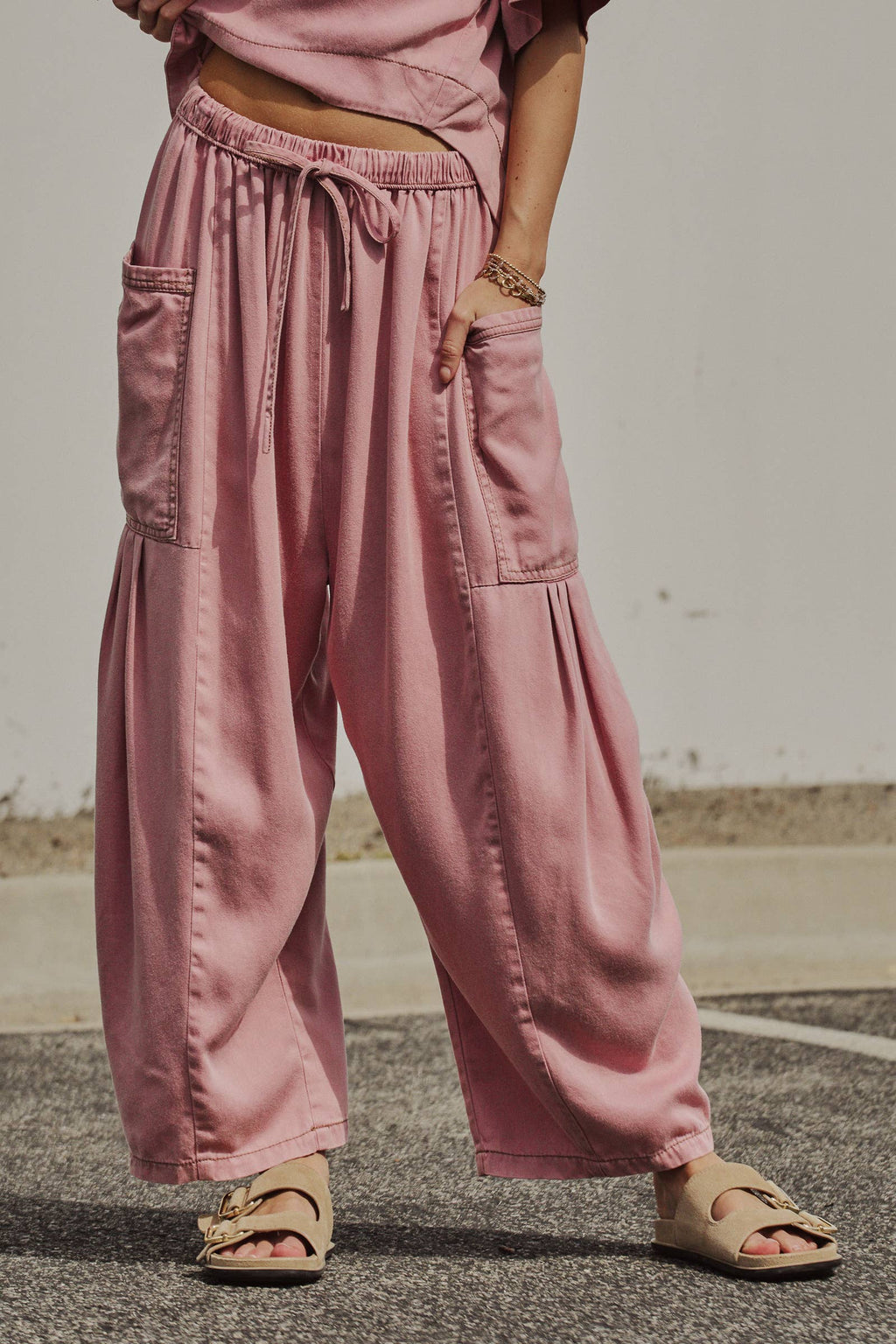 Washed Denim Utility Wide Leg Pants With Cargo Pockets