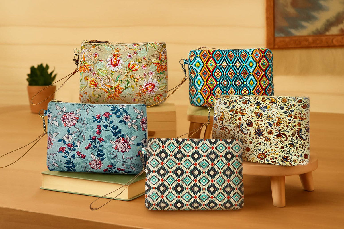 Peace & Serenity Blossoms Clutch Bag In Off white