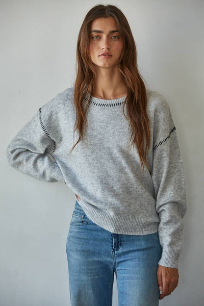 W2103 | Knit Sweater With Contrast Stitches Detail