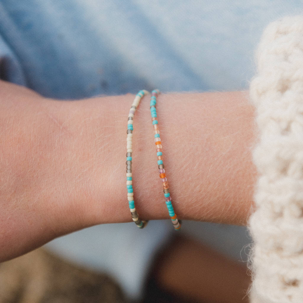 Alila Dainty Beaded Bracelet, Friendship Bracelet, Summer: Black & Gold