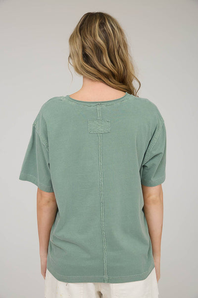 WASHED RAW EDGE V NECK SHORT SLEEVE KNIT TOP: WHITE