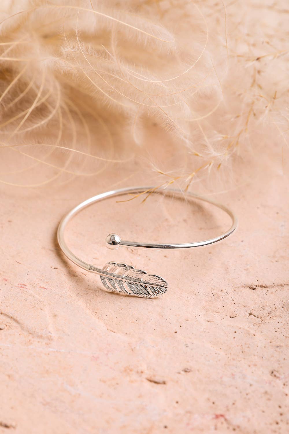 🪶  Minimalistic Feather Bracelet - Silver & Gold Modernity
