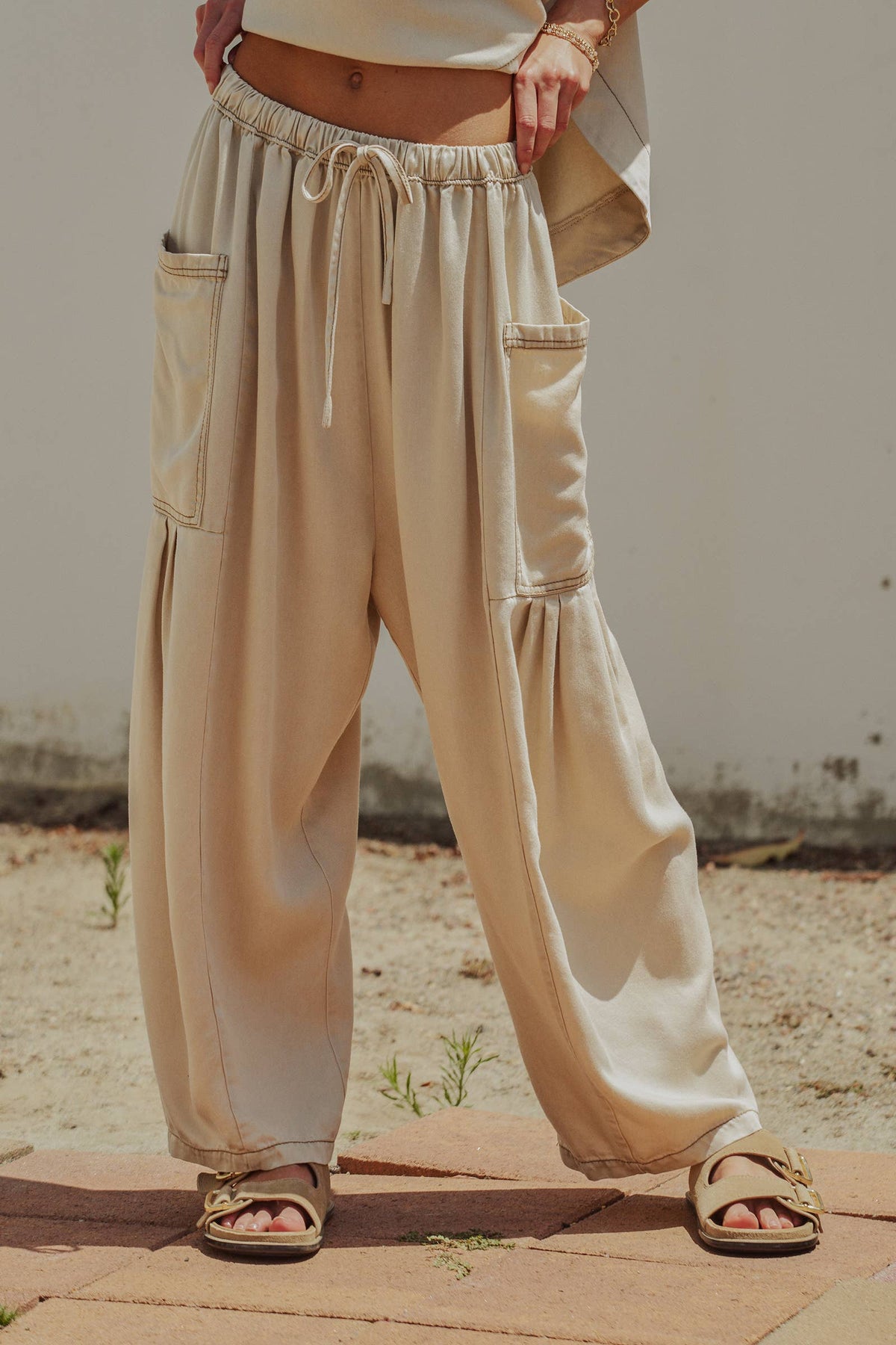 Washed Denim Utility Wide Leg Pants With Cargo Pockets