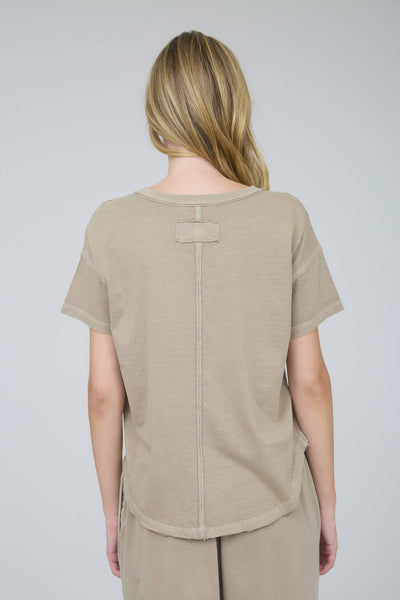 EXPOSED SEAM RAW EDGE SHORT SLEEVE KNIT TOP