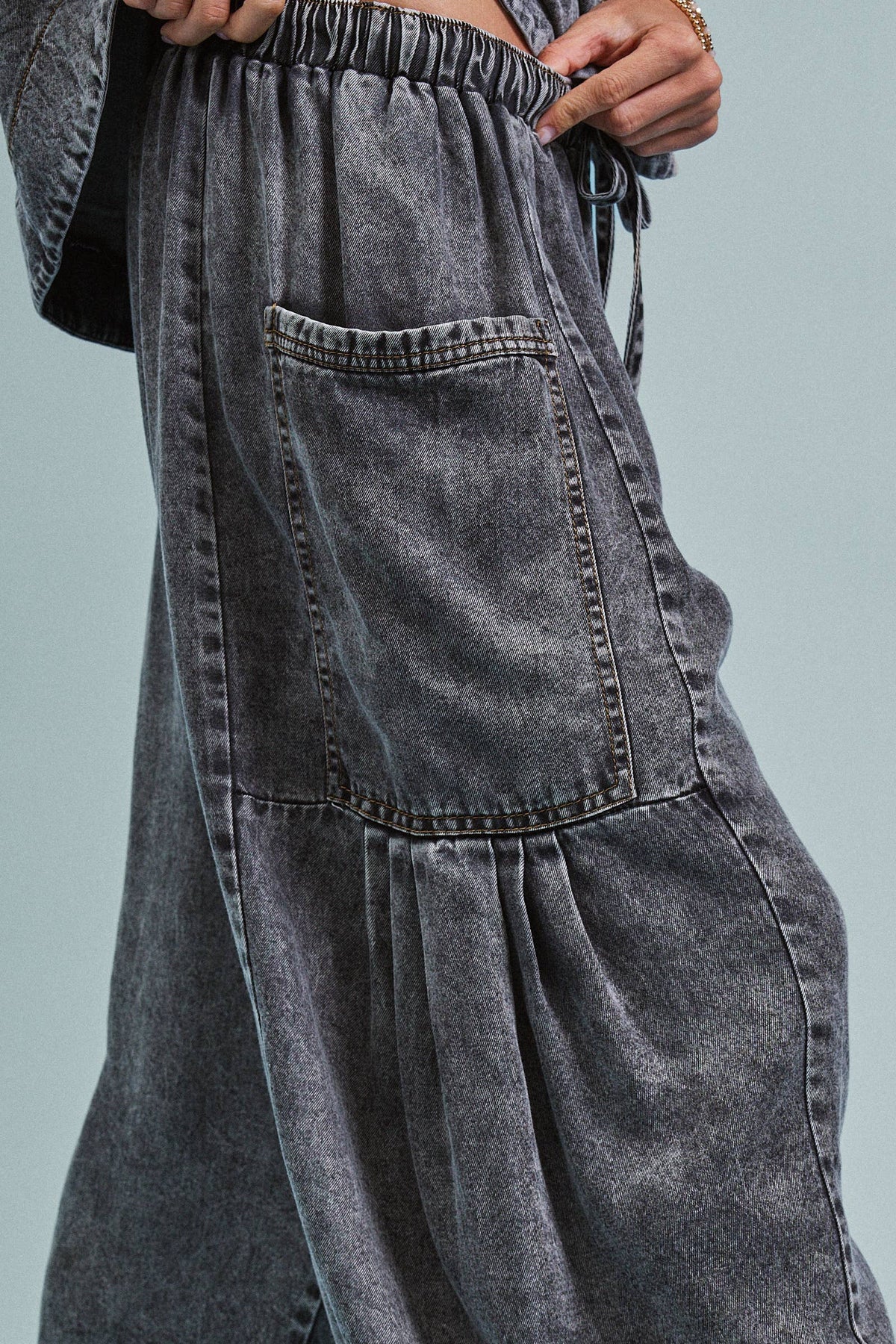 Washed Denim Utility Wide Leg Pants With Cargo Pockets