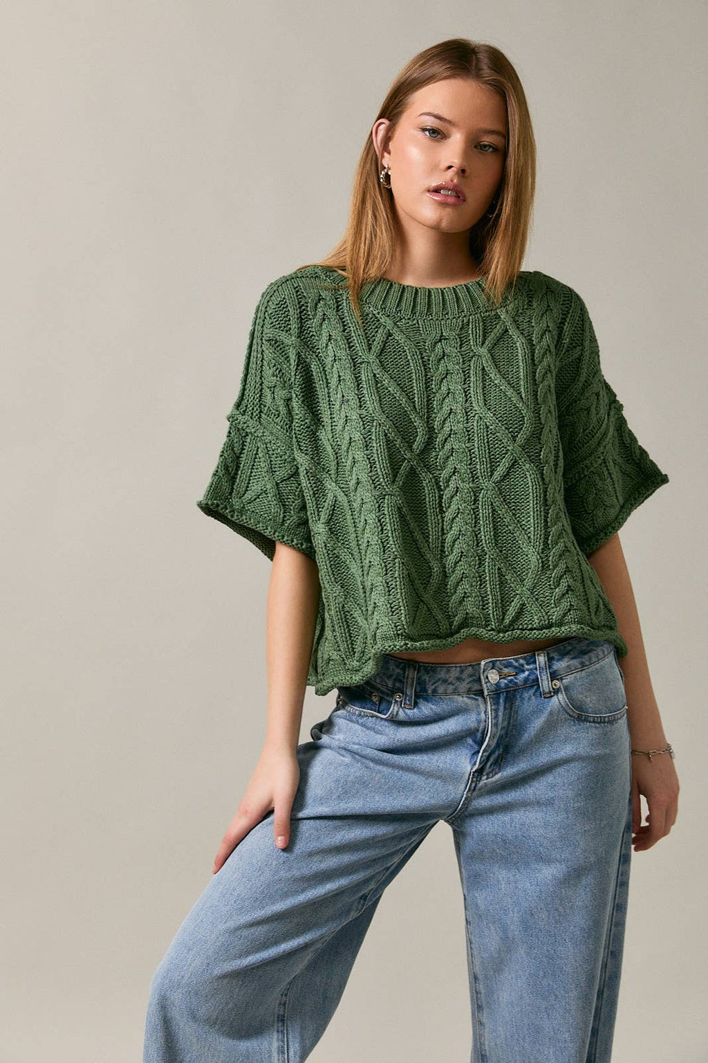 ROUND NECK SHORT SLEEVE KNIT SWEATER TOP