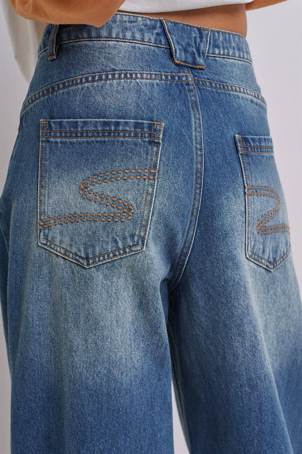 Retro Fade Wide-Leg Barrel Jeans