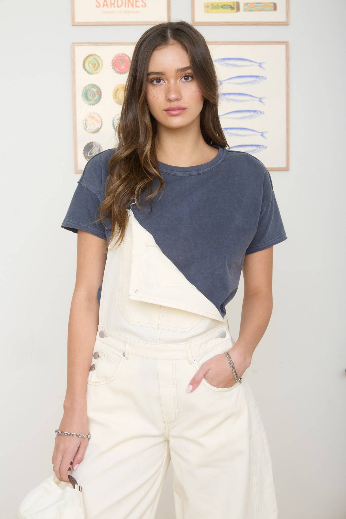 ROUND NECK SHORT SLEEVE EXPOSED SEAM KNIT TOP