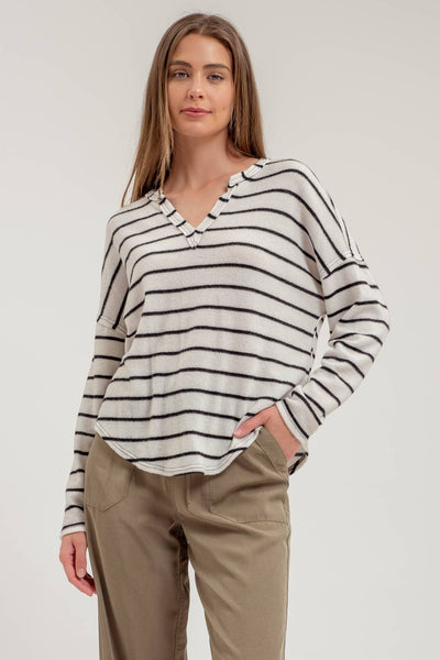 STRIPE EXPOSED SEAM SPLIT NECK KNIT TOP: CREAM