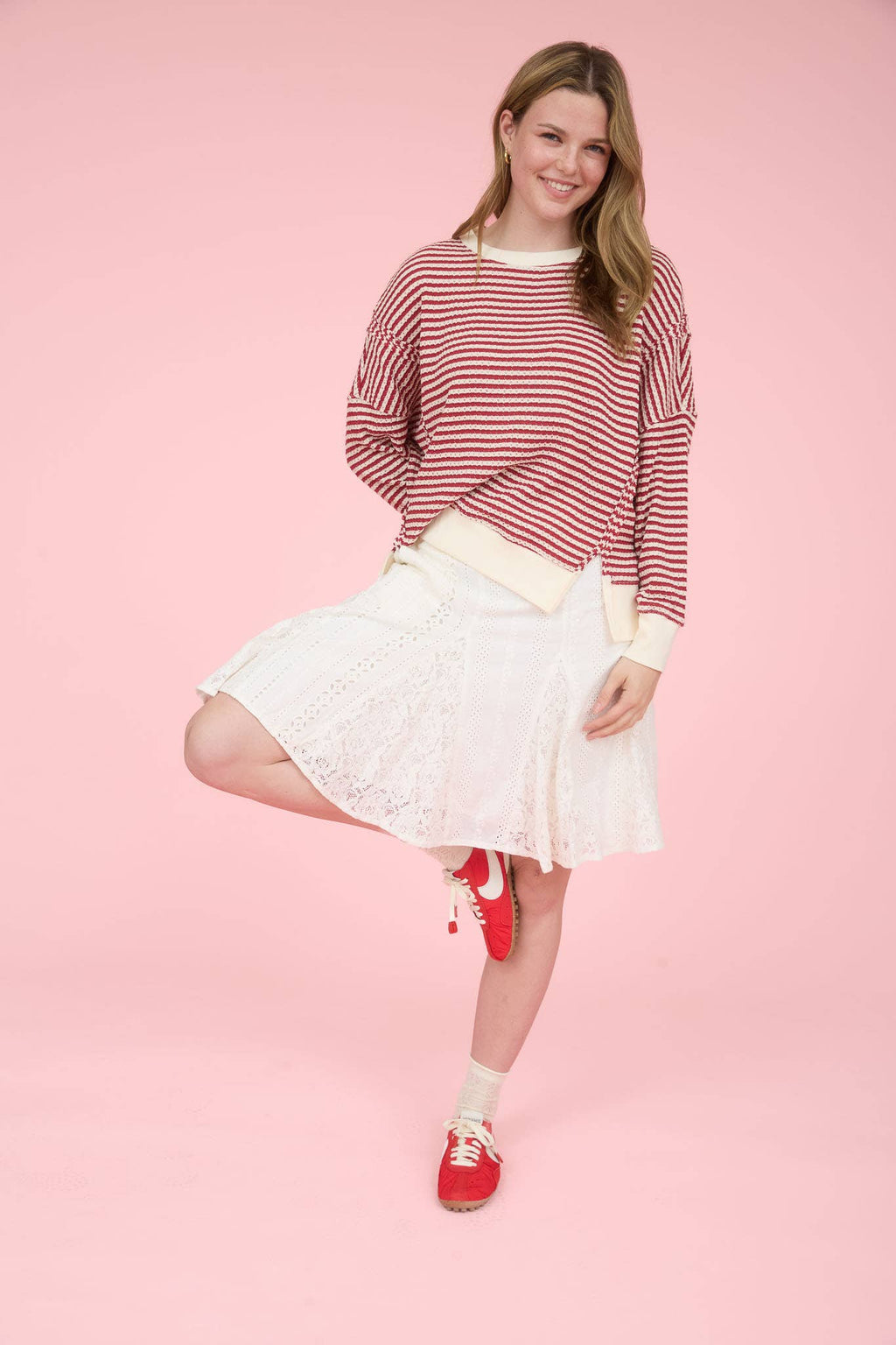 STRIPE EXPOSED SEAM SPLIT HEM LONG SLEEVE KNIT TOP