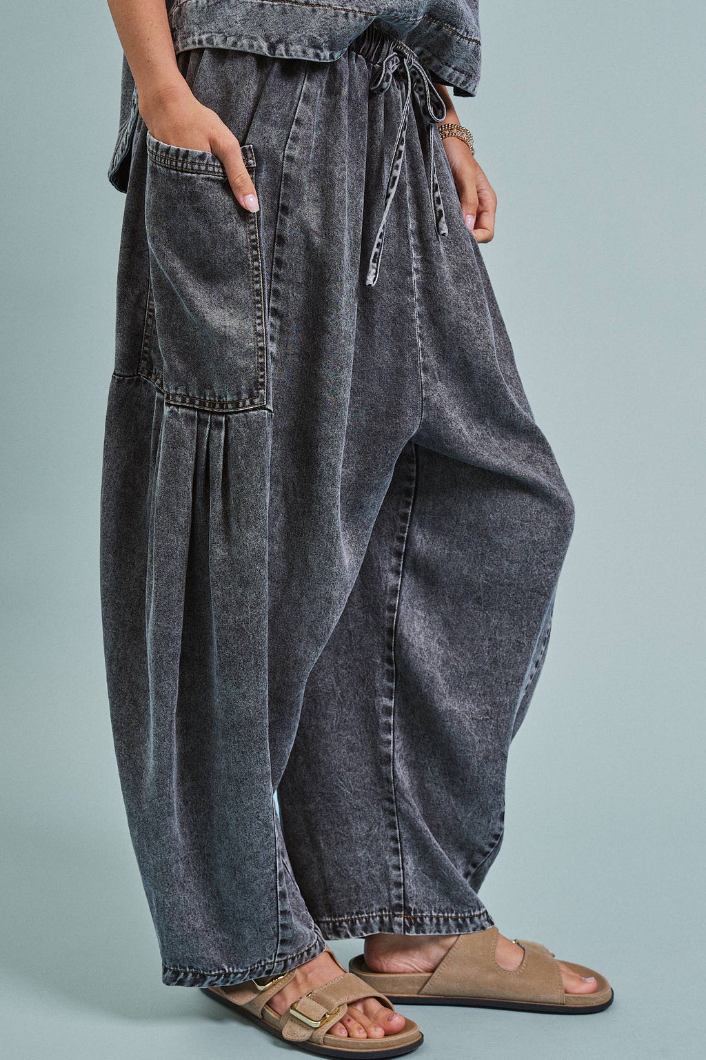 Washed Denim Utility Wide Leg Pants With Cargo Pockets