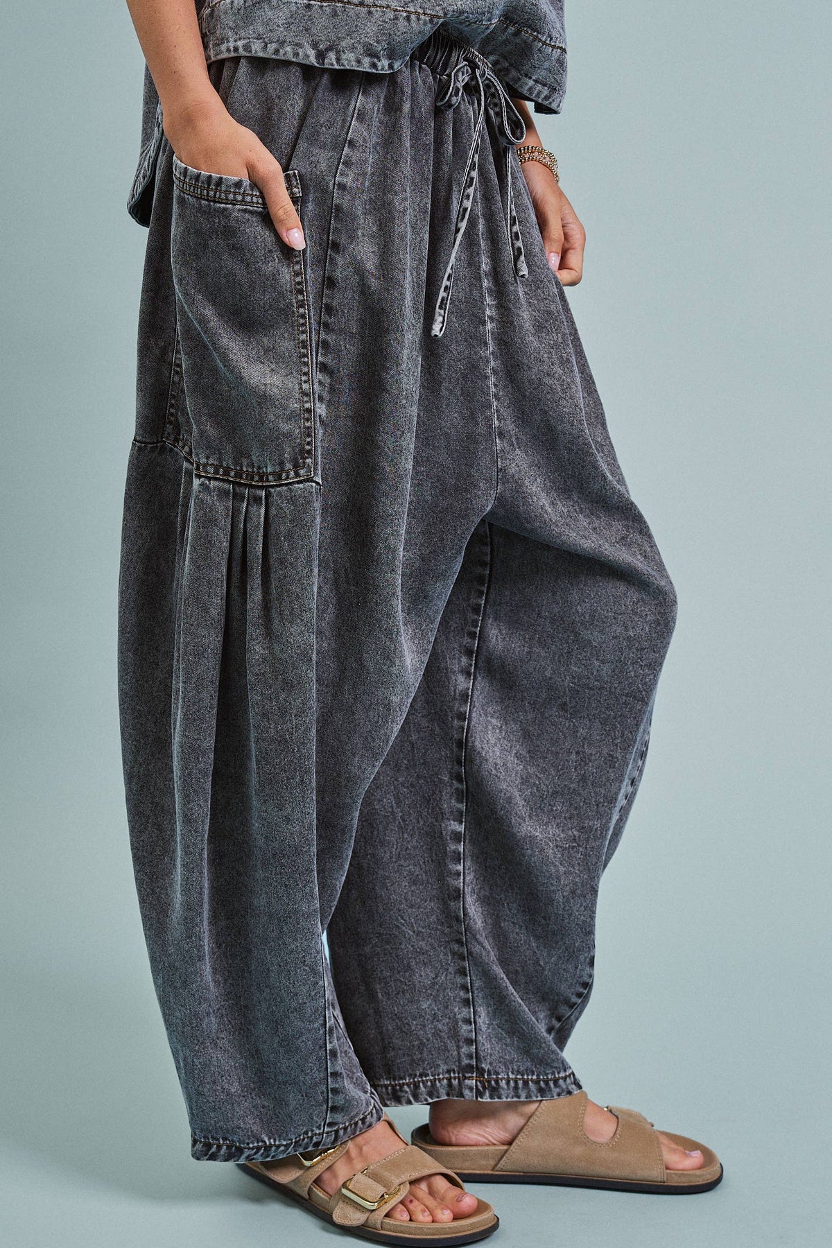 Washed Denim Utility Wide Leg Pants With Cargo Pockets